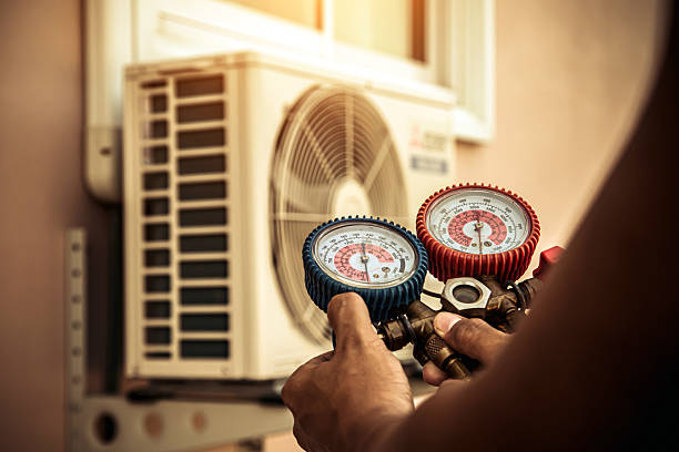 Professional Hvac Installation technician working in Mc David, FL